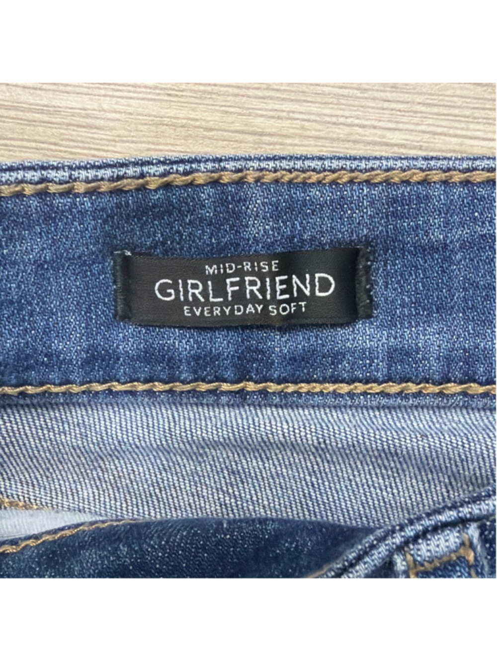 White House Black Market Mid Rise Girlfriend Everyday Soft Jeans Sz 0! - Picture 3 of 8